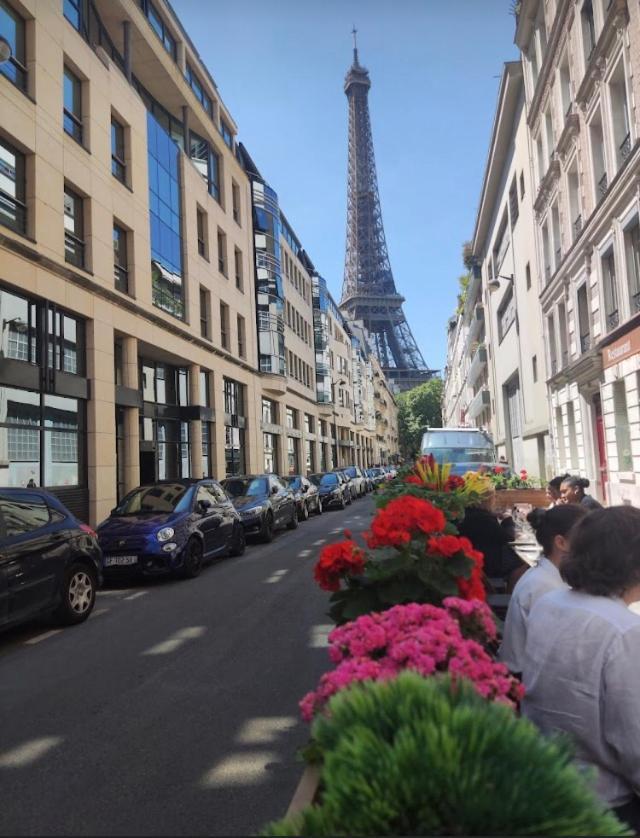 Апартаменты Sejour Au Pied De La Tour Eiffel Париж Экстерьер фото